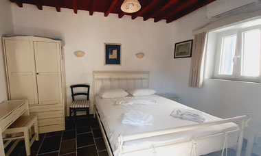 Lodge Narlis at Platis Gialos in Sifnos - Room Danai