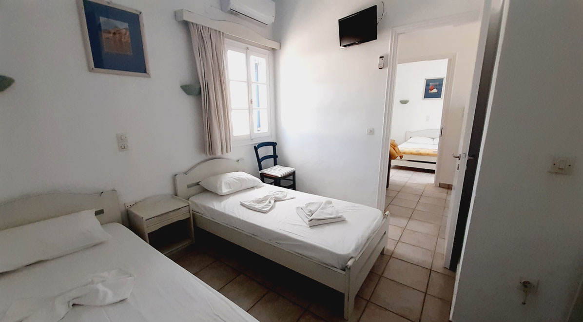 Υπνοδωμάτιο με μονά κρεβάτια στο διαμέρισμα Νίκη